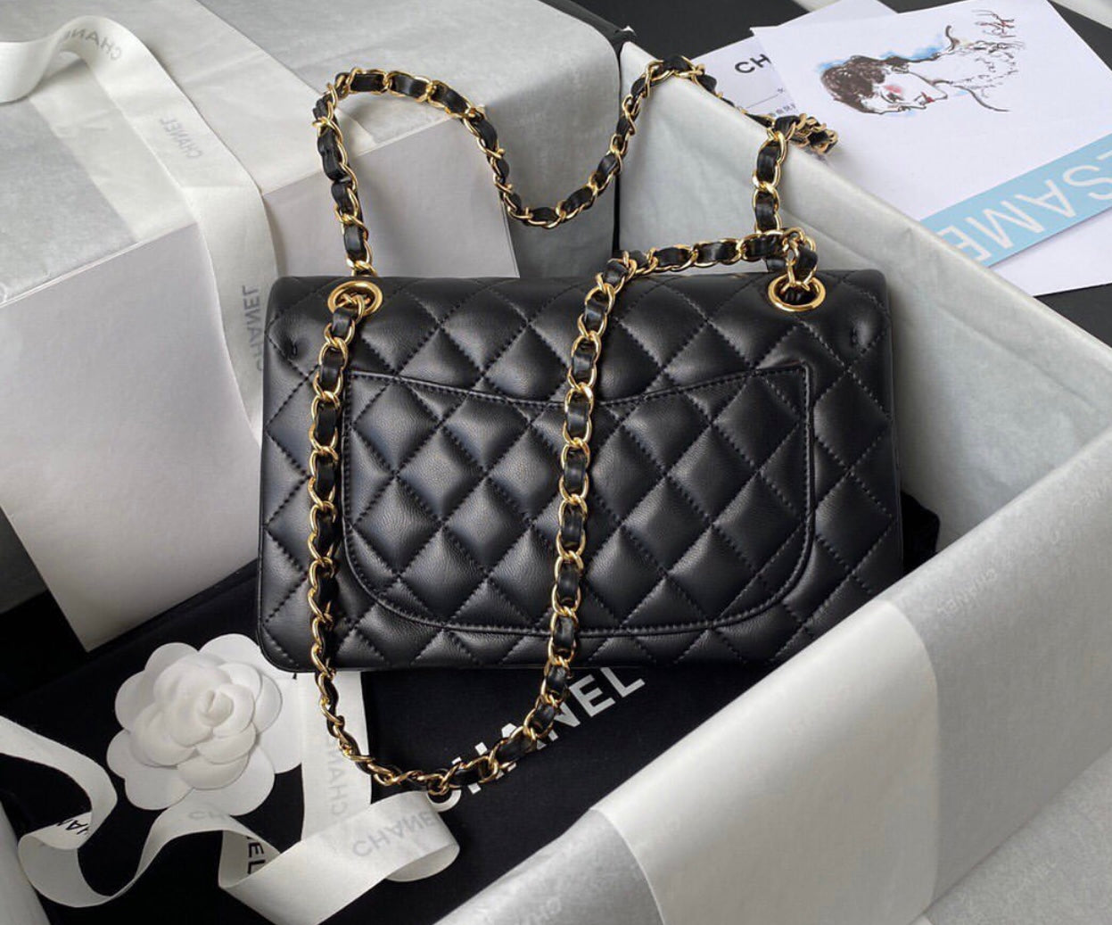 CHANEL Black Quilted Leather Shoulder Bag with Gold Chain