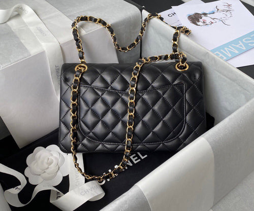 CHANEL Black Quilted Leather Shoulder Bag with Gold Chain