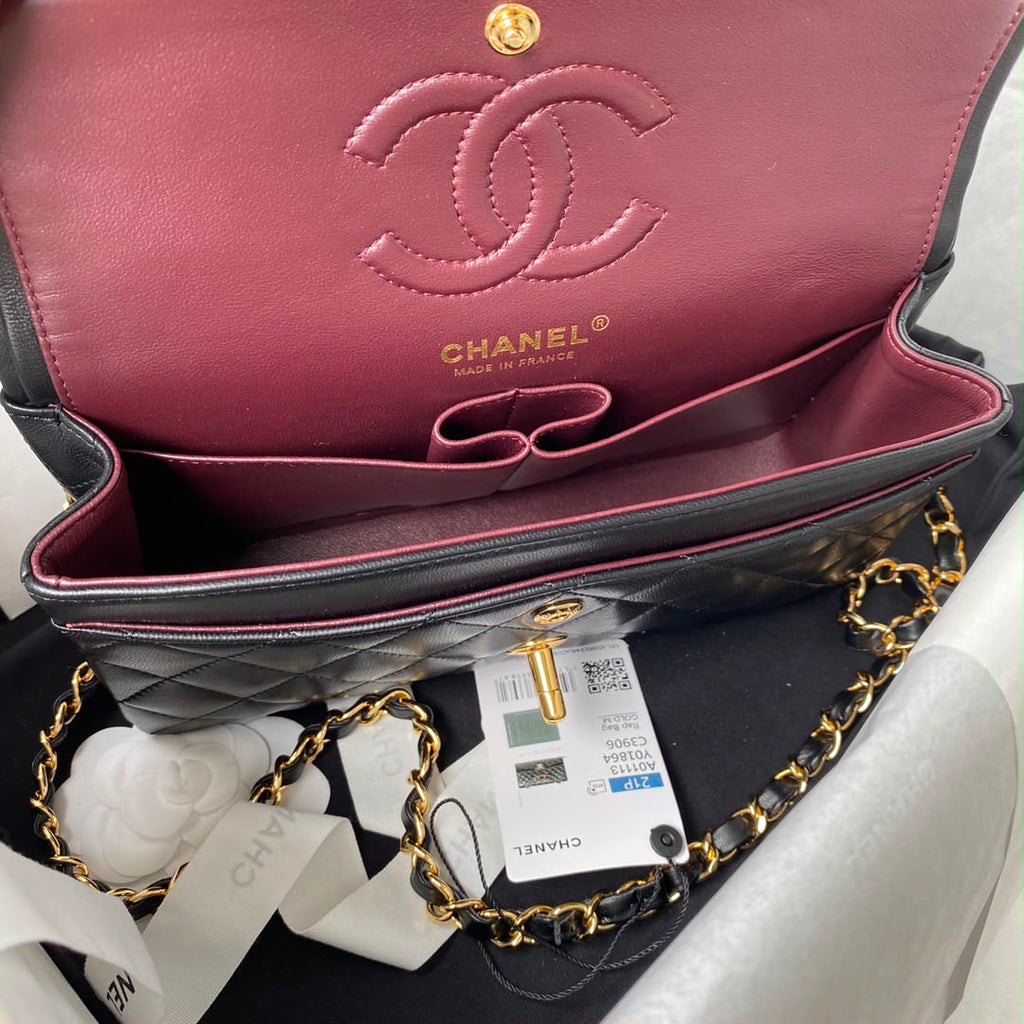 CHANEL Black Quilted Leather Shoulder Bag with Gold Chain