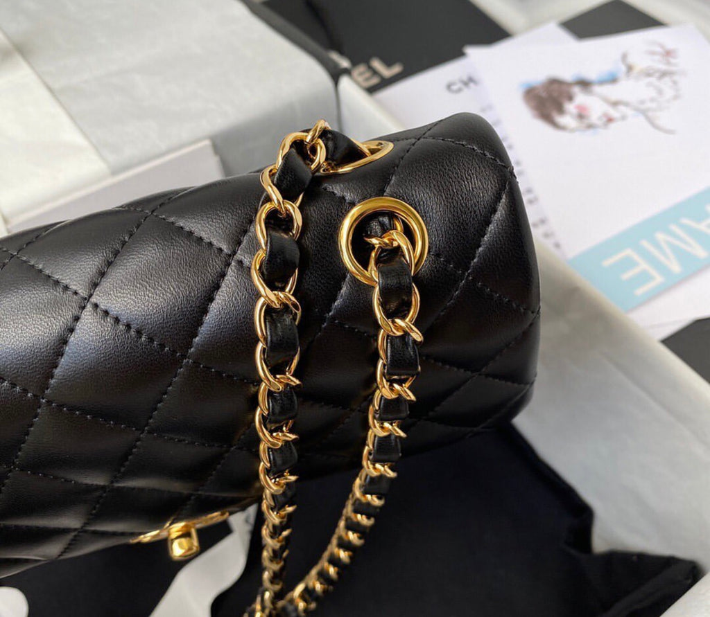 CHANEL Black Quilted Leather Shoulder Bag with Gold Chain